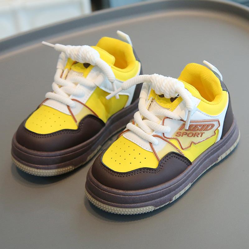 Kinder Sportschuhe 2025 Frühling und Herbst Jungen Freizeit Board Schuhe neue High-Top Mädchen kleine weiße Schuhe weich besohlte Babyschuhe Liste