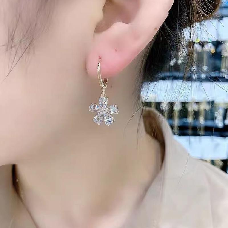 Elegant Floral Lightweight Luxury Ear Cuffs - Stylish High-End Earrings for Women