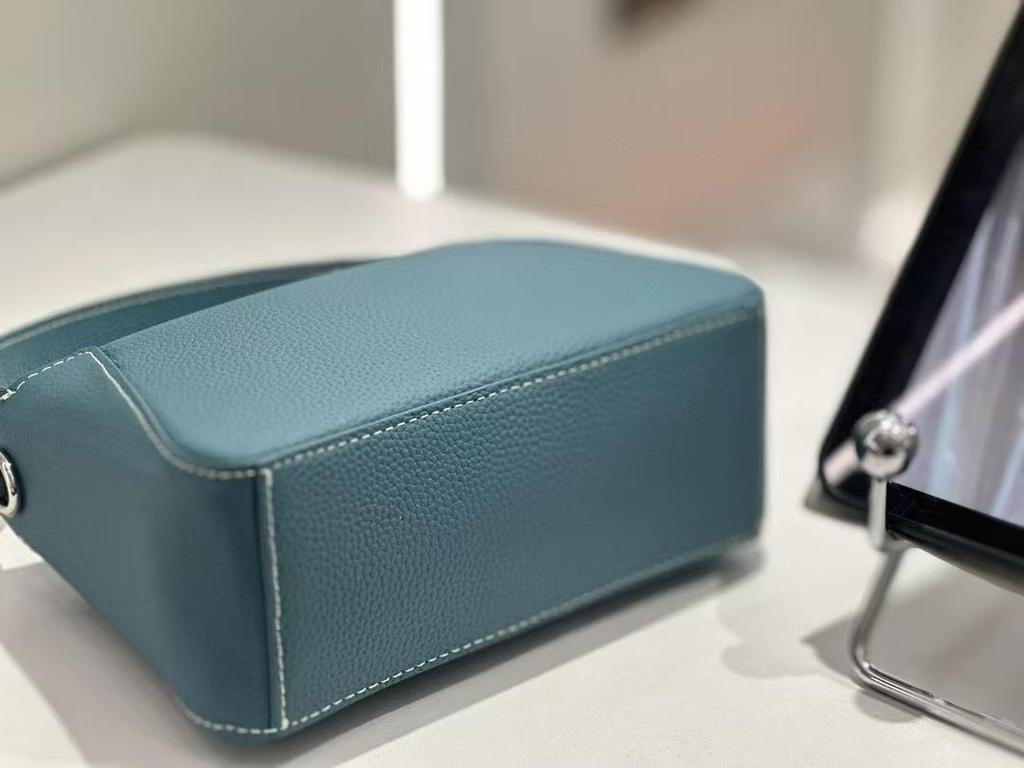 Genuine Leather Women's Versatile Small Square Handbag with High-End Feel and Large Capacity