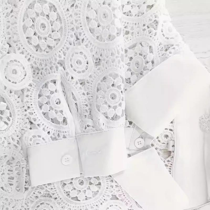 Jarní a letní dámská košile s dutým výstřihem do V