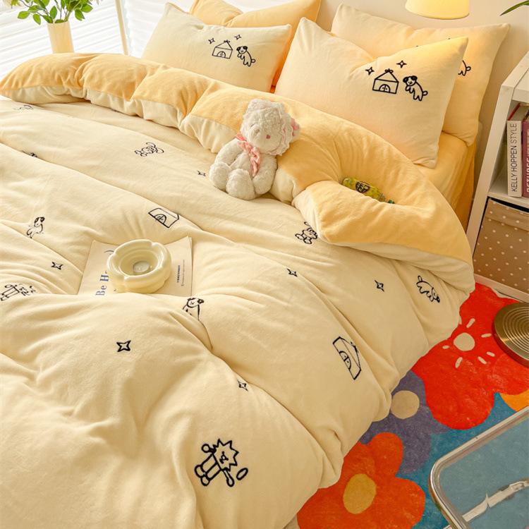 Set mic din patru piese din catifea cu lapte proaspăt îngroșat de iarnă, din catifea coral, brodat cald, din catifea pe două fețe, set din trei piese