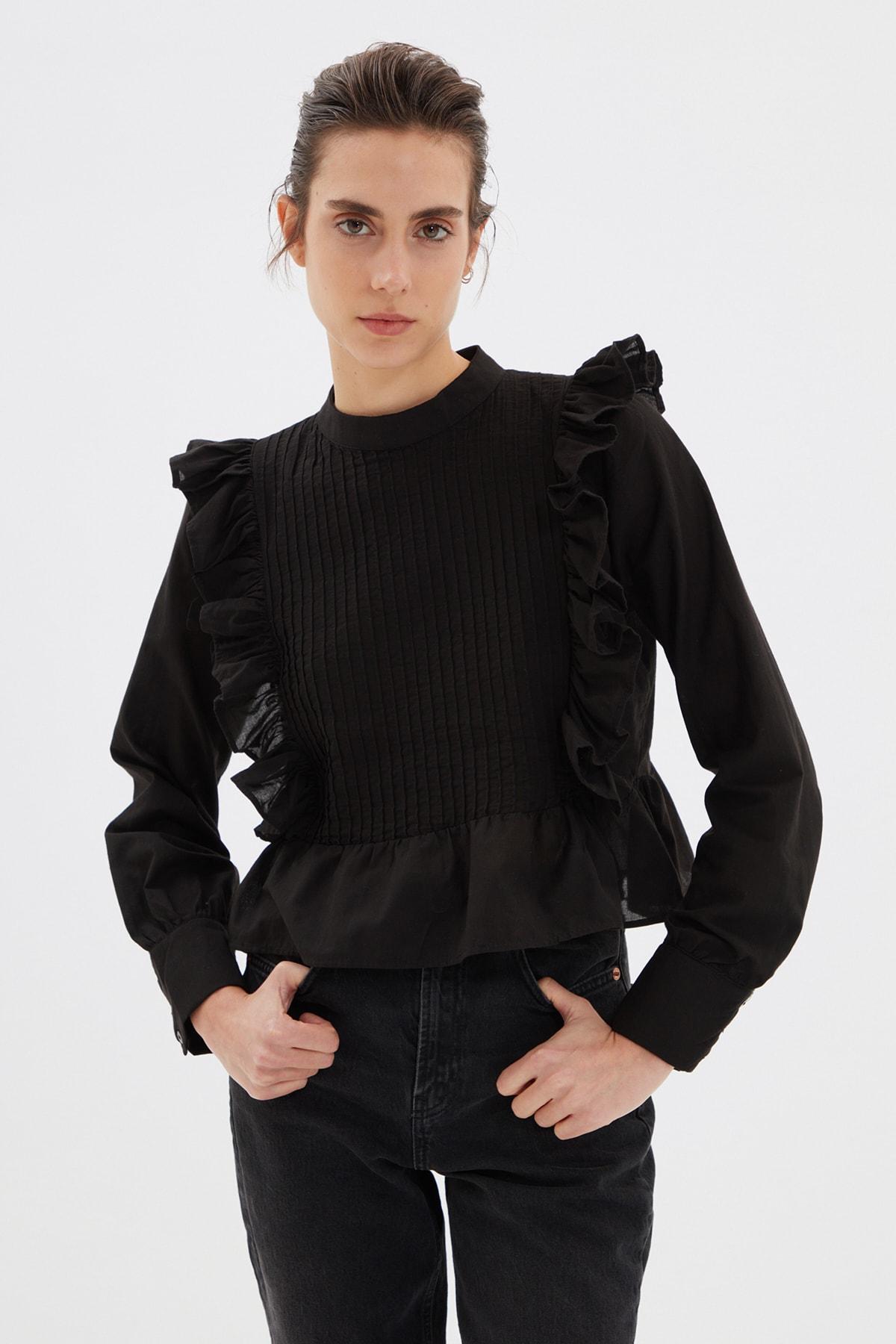 

Blouse - Black - Regular fit