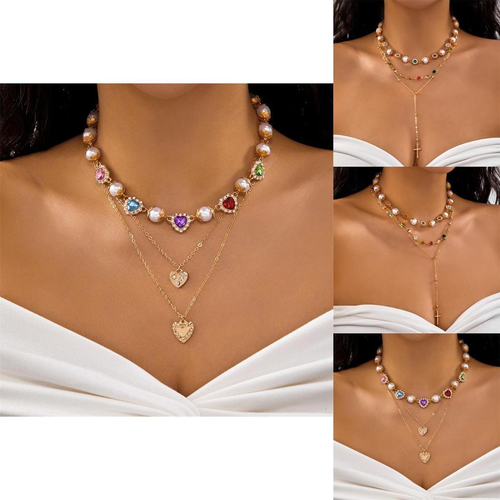 Lager-halsband i legering med hjärta och kors och gnistrande accenter för kvinnliga bärare