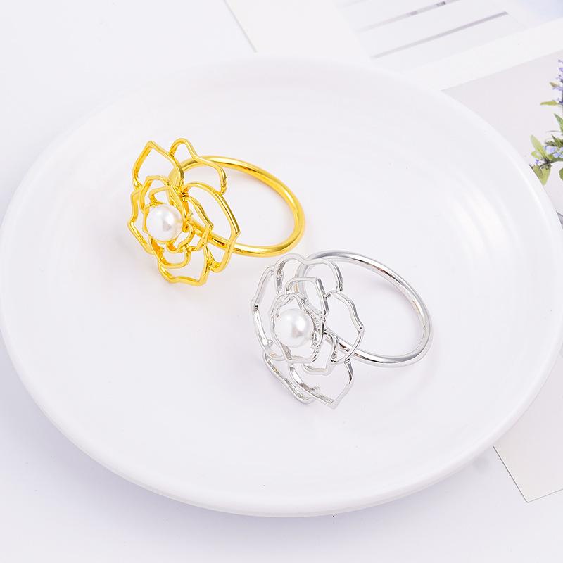 4PCS Valentine Day Special Pearl Rose Napkin Rings for Romantic Dinner Wedding Decoration Table Beautiful Flower Napkin Holders