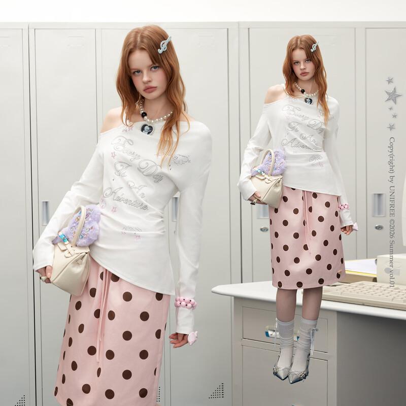 UNIFREE Spring 2026 Asymmetric Shoulder Letter Rhinestone T-shirt