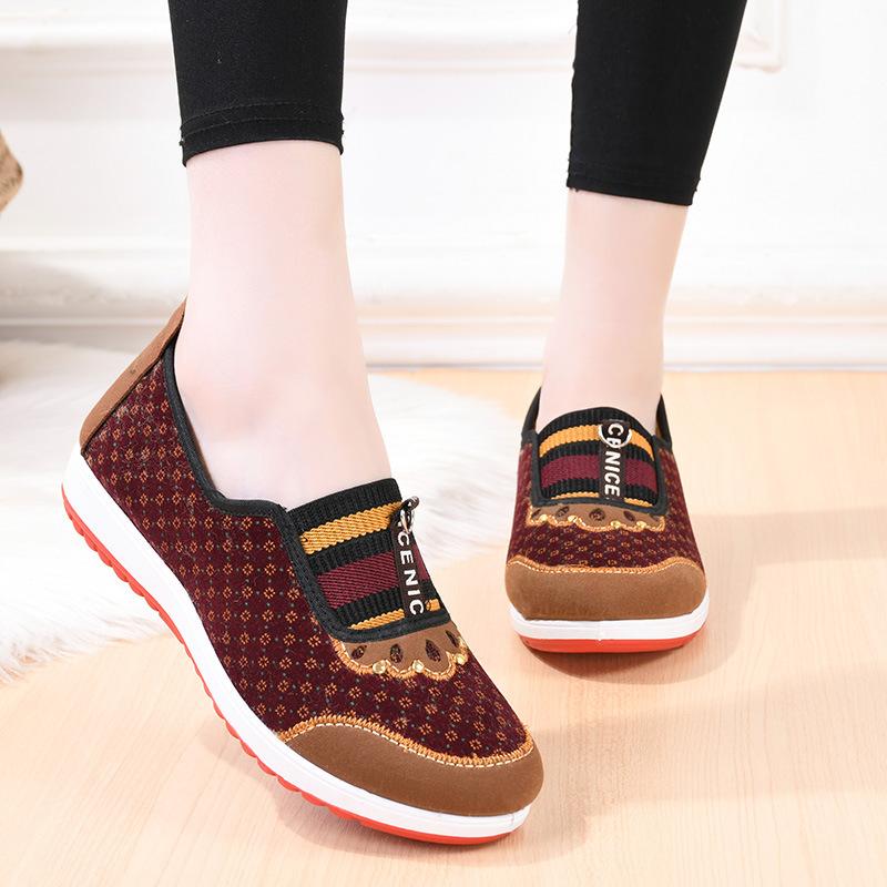 Winter Old Beijing Cotton Shoes Women's Velvet Thickened Warm Mother Cotton Shoes Cold-proof and Wear-resistant Grandma Soft-soled Cotton Shoes