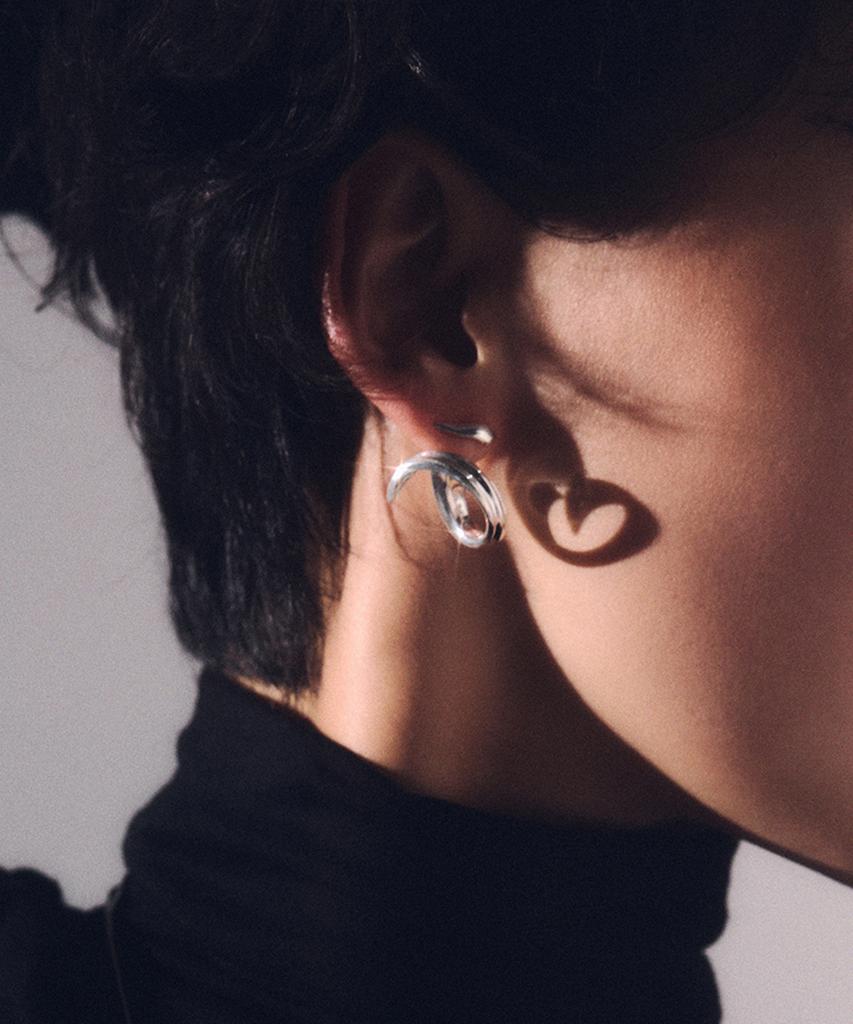 Hustad 242 Flower Leaf Earring_ 925 Silver Earrings