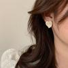 Niche design sense simple love stud earrings women's new s111 silver needle simple and gentle peach heart earrings versatile earrings