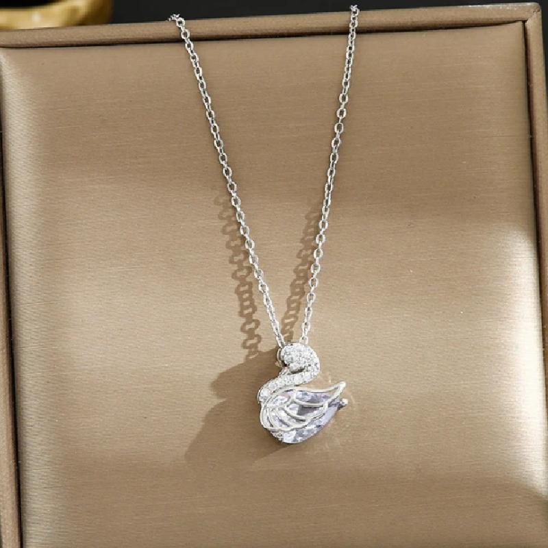1 Pcs Luxury Cool Wind Animal Shape Gold Plated Copper Pendant With Stainless Steel Chain Combination Necklace