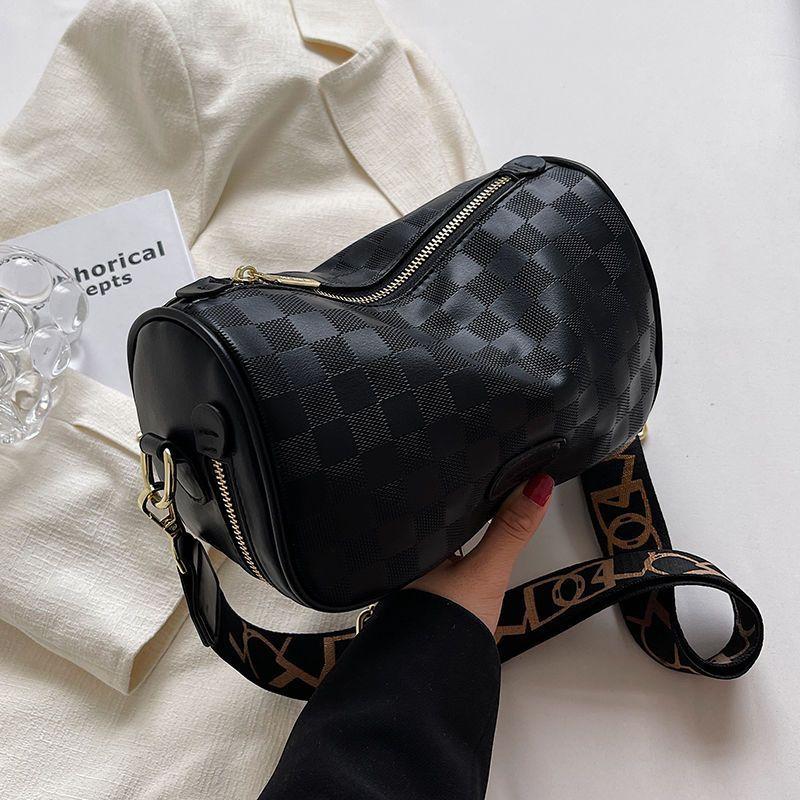 Summer bag women's summer new models this year popular messenger bag niche high-end texture Internet celebrity explosion pillow bag