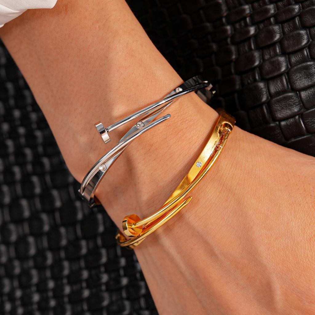 Elegant Stainless Steel Open Bangle: Simple Fashion Temperament Bracelet for Women