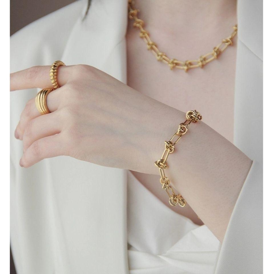 Elegante Bracciale a Nodo in Acciaio al Titanio Placcato Oro 18K per Donna