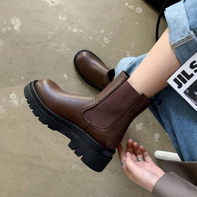 Autumn and winter round head thick sole large size women's boots sleeve solid color medium heel non-slip Martin boots new square heel medium boots