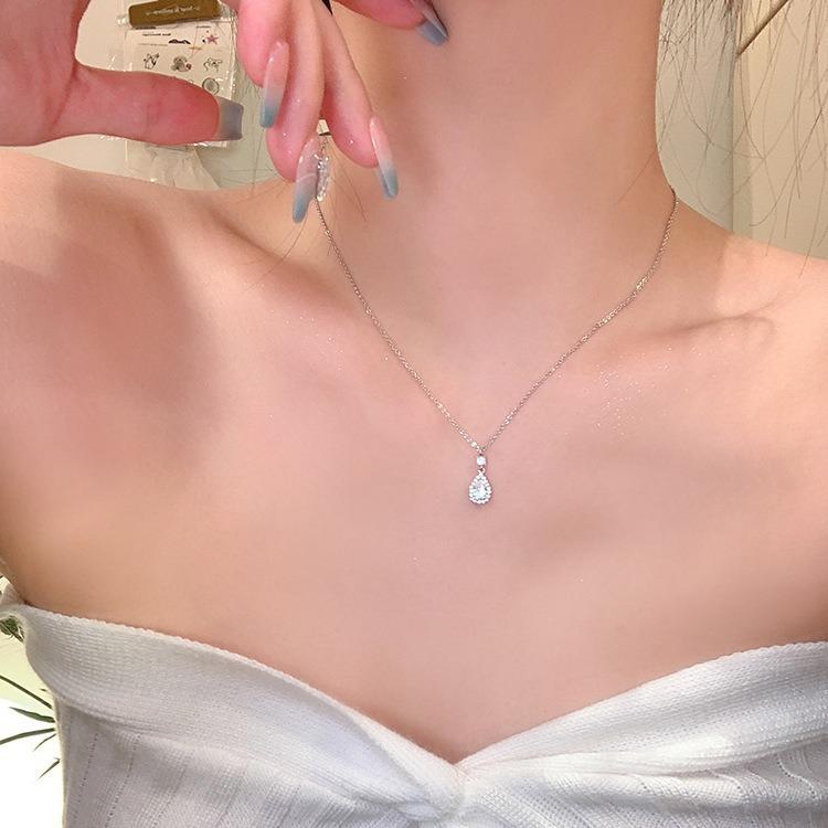 Temperament water drop zircon pendant necklace women's light luxury niche high-end design clavicle chain new neck chain