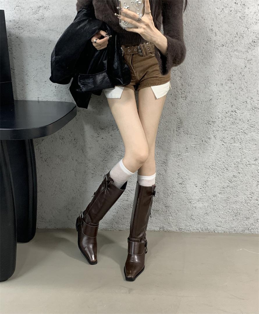 

Корейская версия металлических пряжек, дизайн, западные ковбойские сапоги, женские, лето 2025, новые, толстый каблук, маленький квадратный носок, ретро рыцарские сапоги 39 коричневый