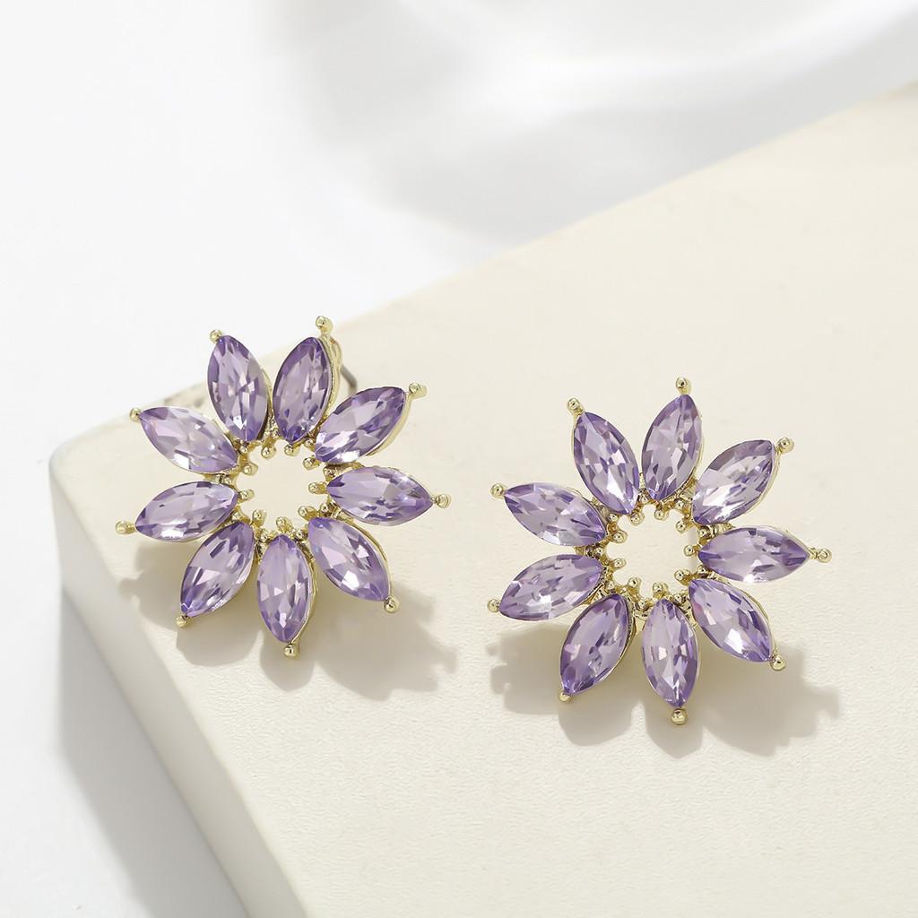 Vintage Flower Ear Studs Alloy Jewelry For Women With Elegant Design And Fall