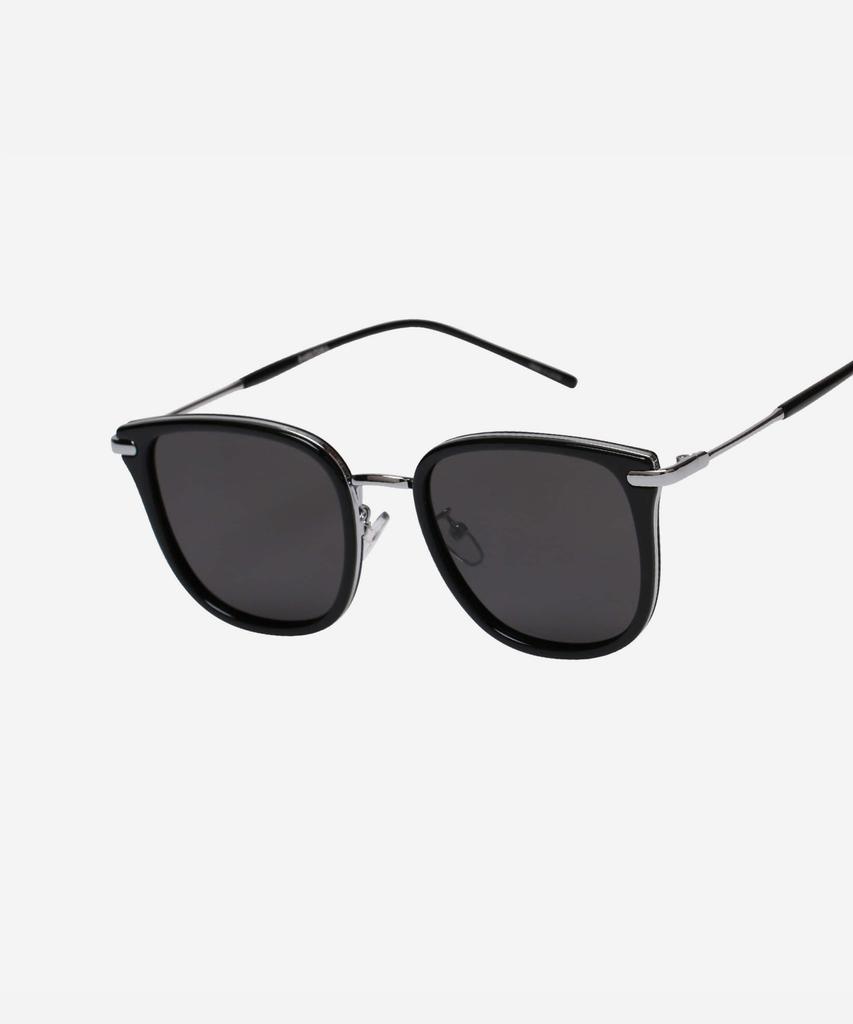 Neotelia Linda · Black
