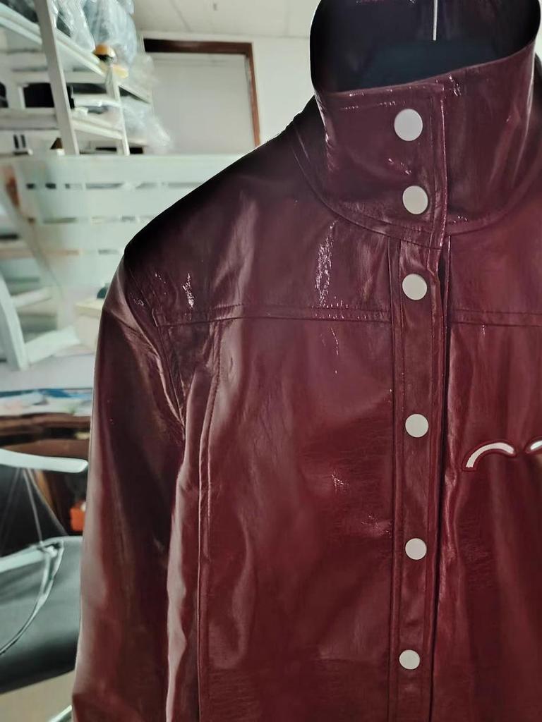 Burgundská klasická francouzská niková lesklá PU kůže silueta klopová bunda