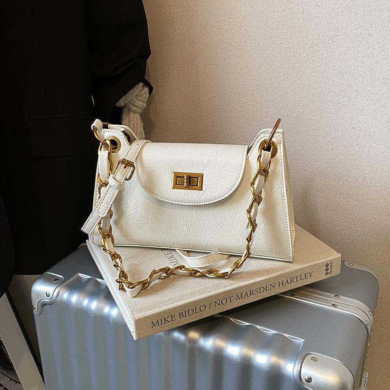 

French niche light luxury chain underarm bag women s autumn new retro temperament commuter shoulder messenger bag белый