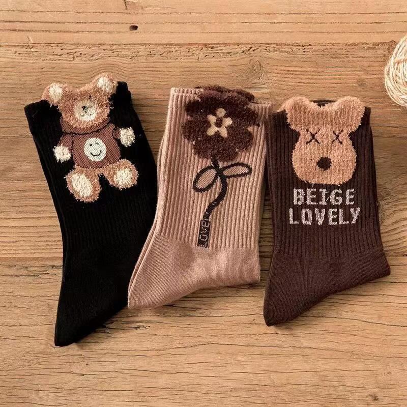 3 Pairs Casual Socks Cute Cartoon Mid Tube Socks Soft Comfortable Bear Pattern Autumn/Winter Letter Printing Women Cotton Socks