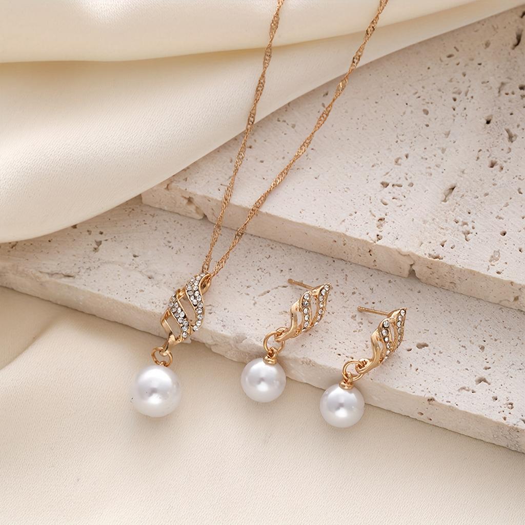 Simple faux pearl pendant necklace and earrings inlaid with rhinestones, creative spiral-shaped bridal accessories to match wedding dresses, suitable