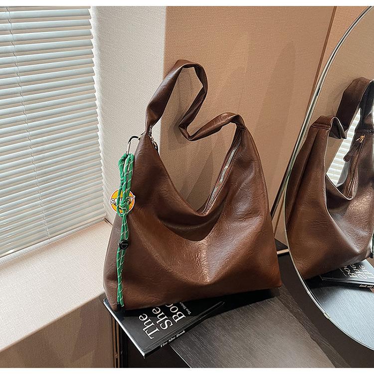 

Underarm work commuter bag women s large capacity 2024 new autumn and winter retro shoulder bag popular tote bag