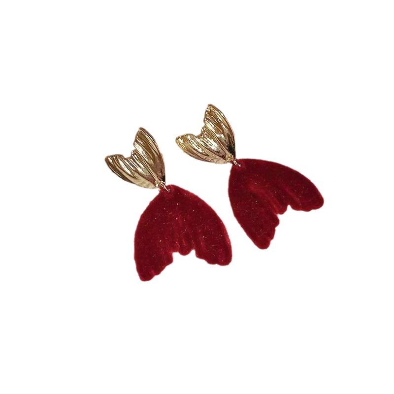 2023 Elegant French Retro Fishtail Earrings - Versatile High-Class Studs