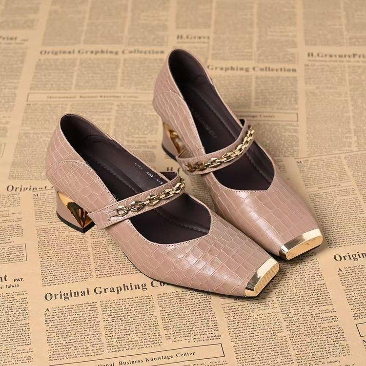 

Shallow thick heel single shoes spring and autumn new metal chain soft leather one pedal medium heel small leather shoes versatile 40