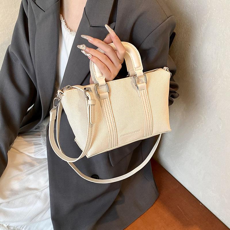 This year's popular bag women's large-capacity 2025 new fashionable textured shoulder bag summer versatile commuter tote bag
