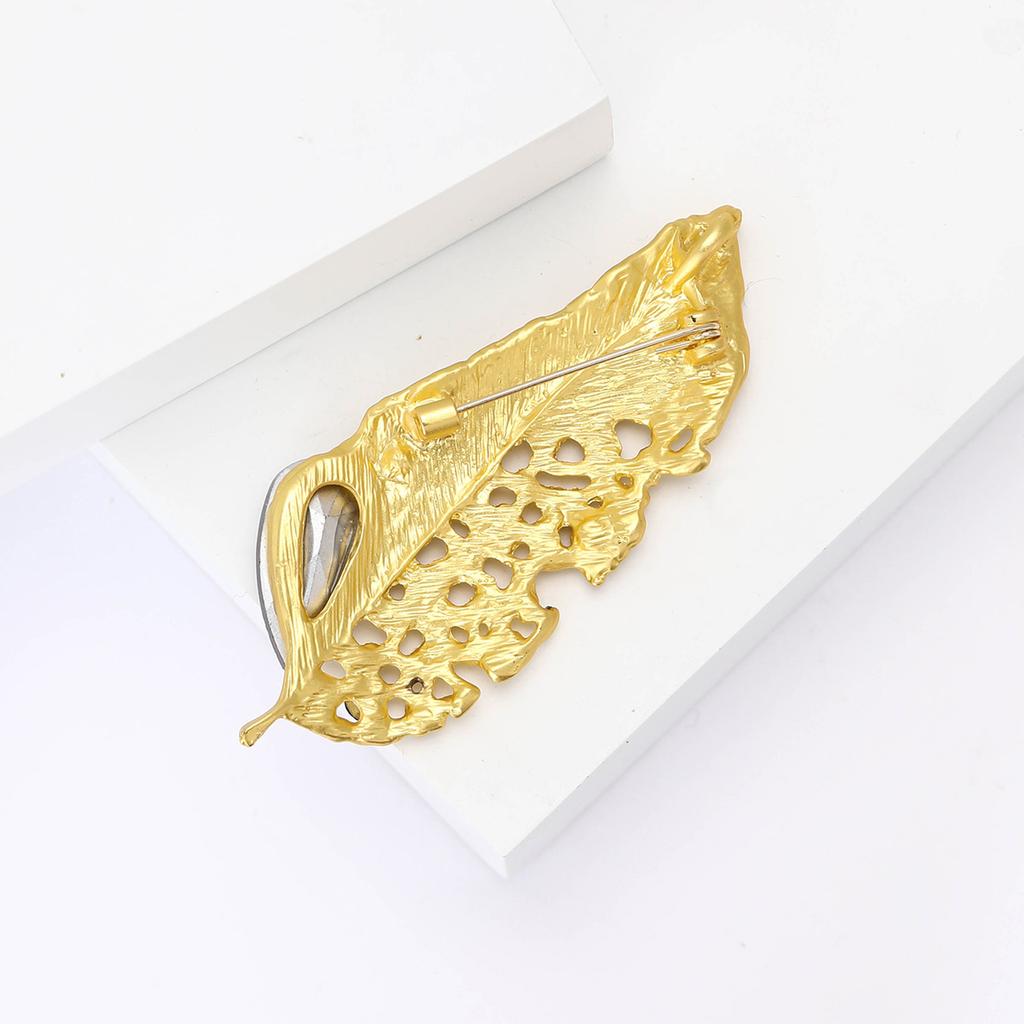 Crystal Leaf Badge for Women Unisex Wormholes Leaves Plants Party Office Brooch Pins Gifts