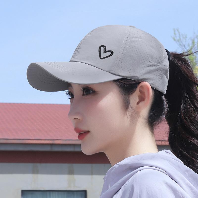 

Summer Women s Cross Can Tie High Ponytail Embroidered with Heart, Lightweight and Breathable Sun Shading Baseball Cap світло-сірий колір