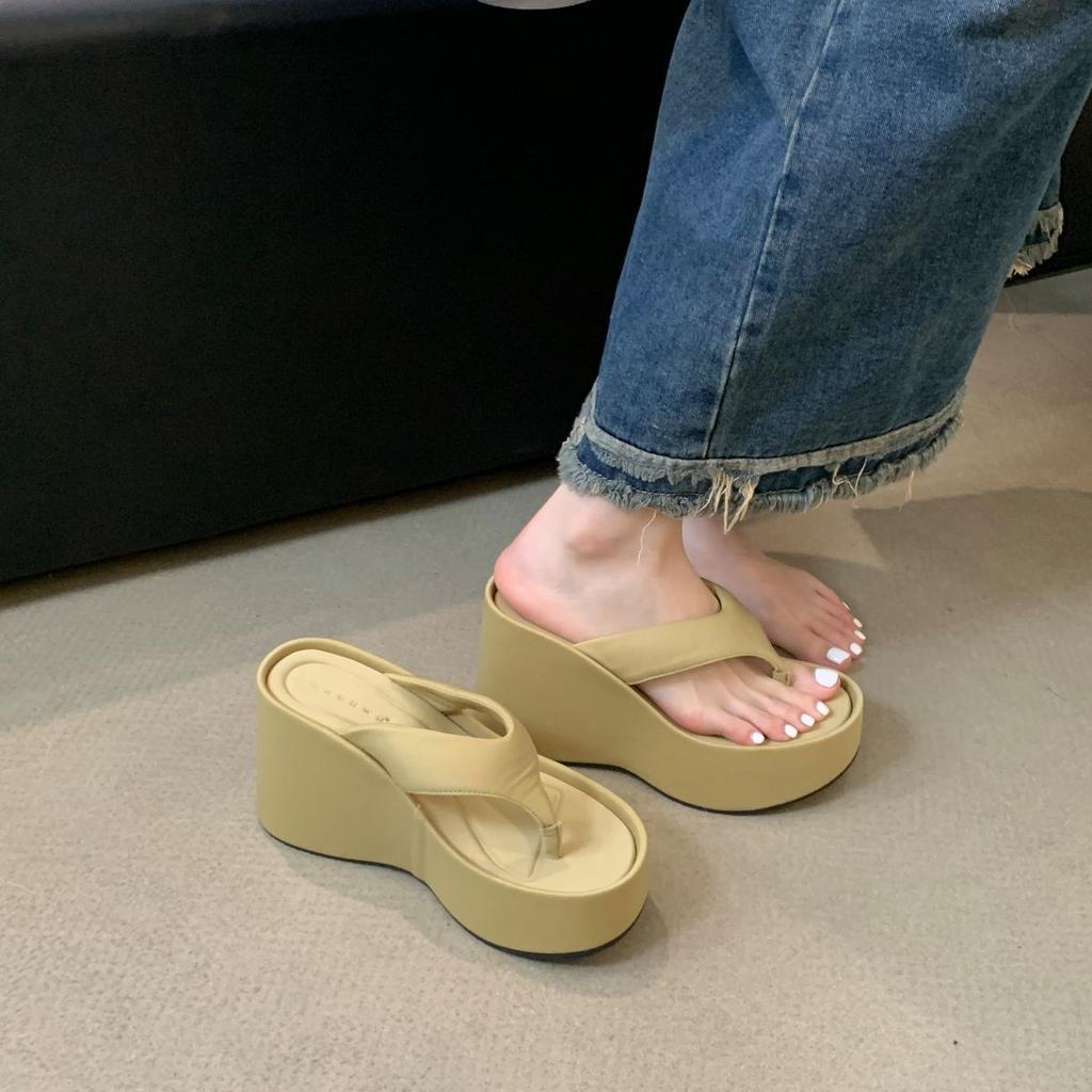 2025 new high-heeled flip-flops women's summer wear wedge heels pinch feet fashion cool slippers thick-soled non-slip beach shoes