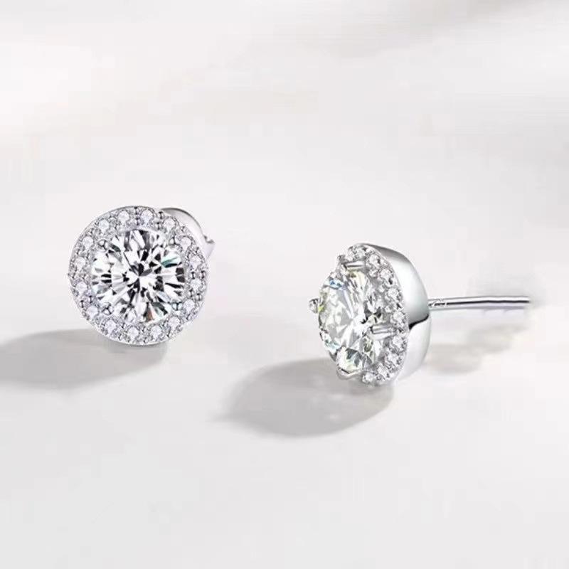 Fanjia Star Point Single Diamond Pure Silver Earrings – Trendy, High-End, Luxurious Niche Design for Women, Ideal Birthday Gift.