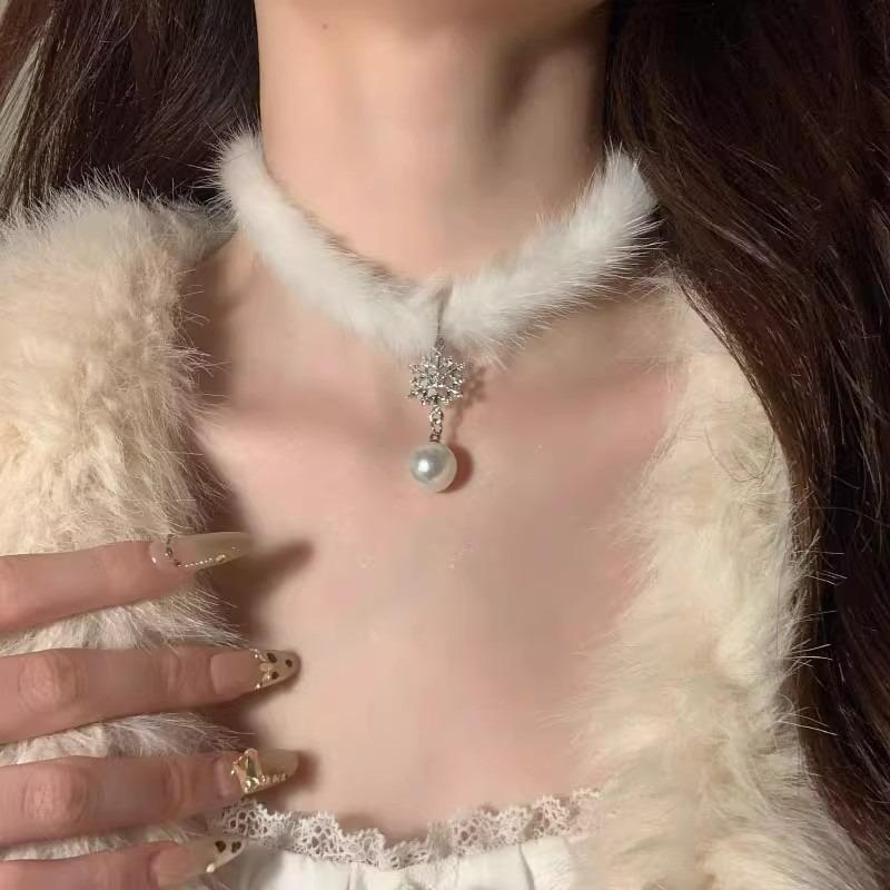 Korean Sweet Feather Plush Snowflake Choker for Women Fashion Snowflake Pearl Necklace Wedding Party Jewelry Gifts Black White