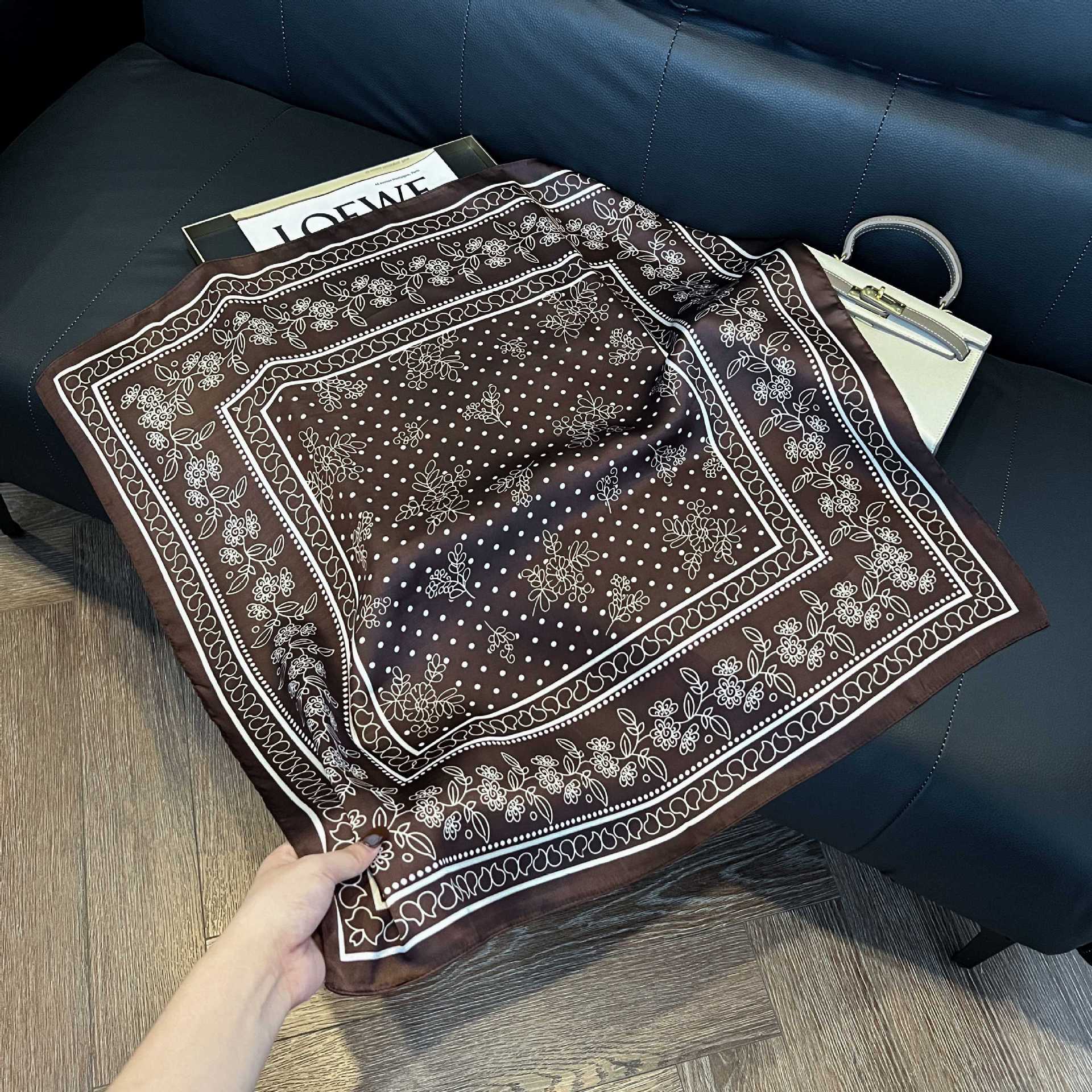 Nieuwe Paisley Visgraat Print Vierkante Sjaal Koffie Dunne Gladde Nek Sjaal Vintage Zonwerende Hoofddoek Voor Vrouwen 68X68CM