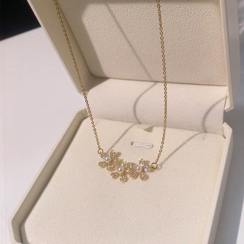 Exquisite High-End Zircon Five-Petal Flower Necklace - Sweet Luxury Design for Women