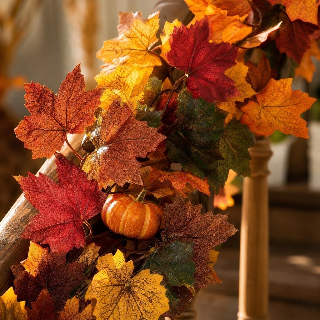Artificial Autumn Leaf Garland with Realistic Vines and Pumpkin Decorations for Seasonal Home and Event Decoration Indoor and Outdoor Use