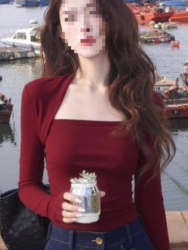 Versatile French Red Square Neck Slim Fit Long Sleeve Top for Early Autumn