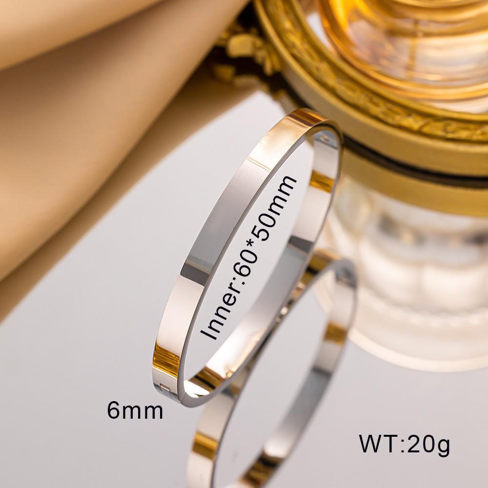 Exaggerated Glossy Buckle Stainless Steel Bracelet - Trendy and Elegant Design