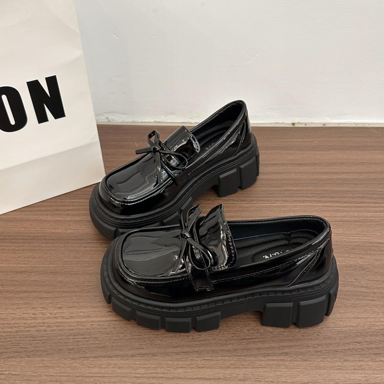 

Platform bow big head small leather shoes women s 2025 summer new British style retro casual one-pedal loafers 39