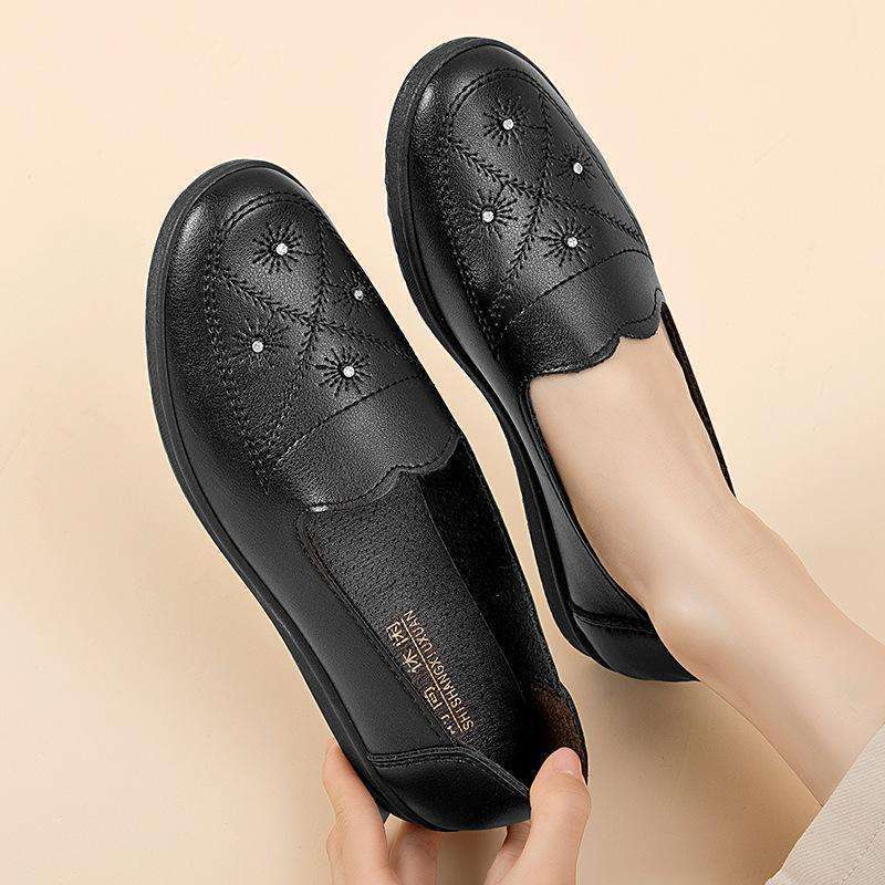 

Mom shoes middle-aged and elderly women s shoes new flat-bottomed non-slip and wear-resistant leather shoes spring and autumn elderly shoes pedal gr 41 чёрный