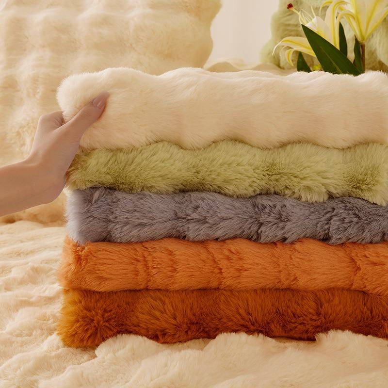High Quality Thick Cloud Plush Sofa Cushion Wavy Stripes Plush Anti Slip Winter Soft Sofa Cover Cloth Couch Chair Mat Home Decor
