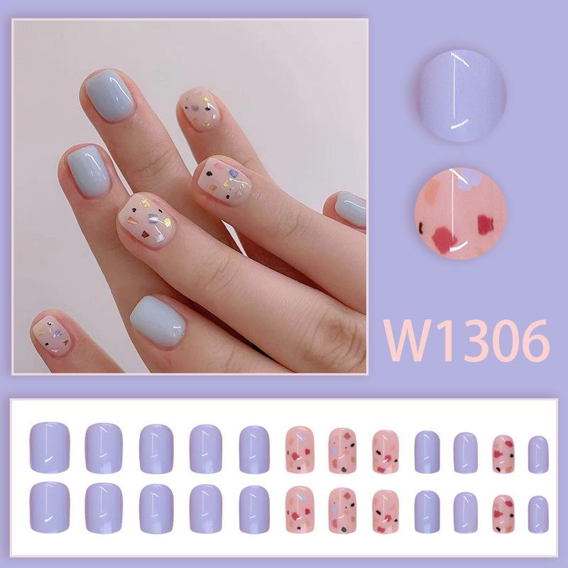 Heart-Shaped Gradient Accent Nail Tips: Elegant European & American Style for Autumn & Winter