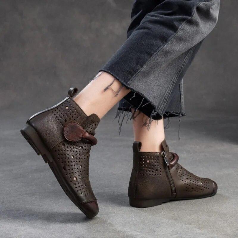 Johnature Echtes Leder, ausgehöhlte Stiefel, Retro-runde Zehenpartie, atmungsaktive Sandalen, vielseitige flache Damenschuhe