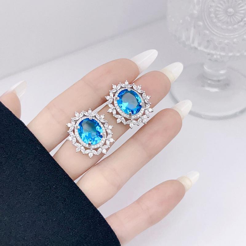 Dazzling Retro Gold Aquamarine Oval Stud Earrings for Women: Elegant  Fashionable синий