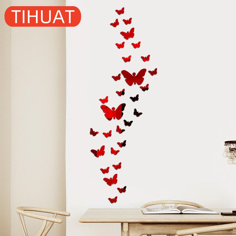 

Зеркальный декор в виде бабочек красный