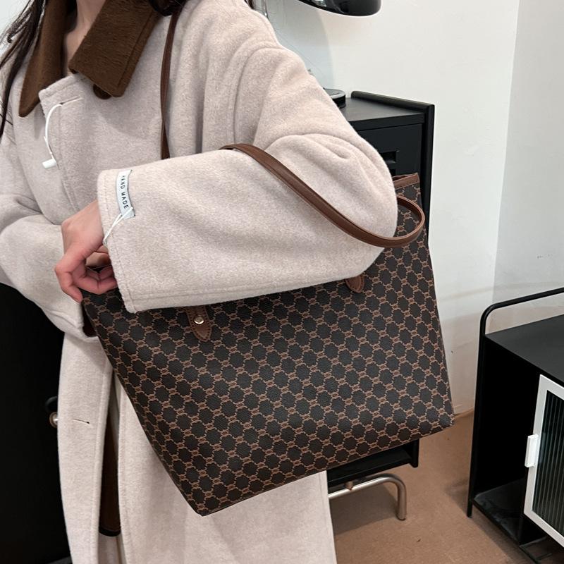 Premium Big Bag 2025 New Trendy Light Luxury Women's Bag Shoulder Bag Large Capacity Commuting Versatile Fashion Tote Bag