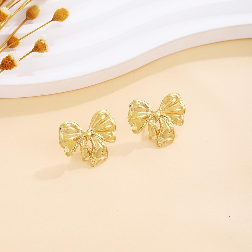Love Flower Pleated Creative Earrings Women'S Retro Light Luxury High-End Bow Simple Stud Earrings
