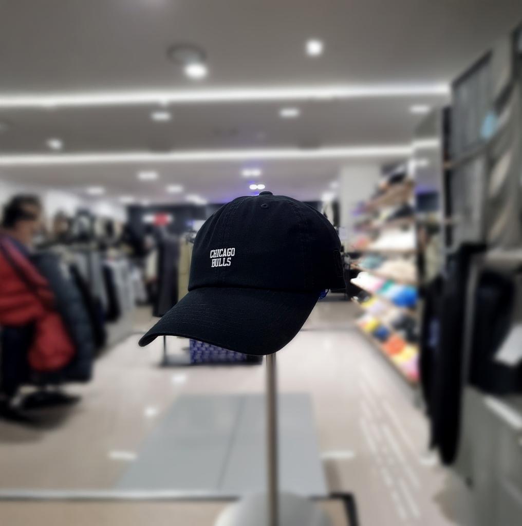 [NBA] Unisex CHI Team Letter Overcap Soft Comfort Cap Hat N255AP231P