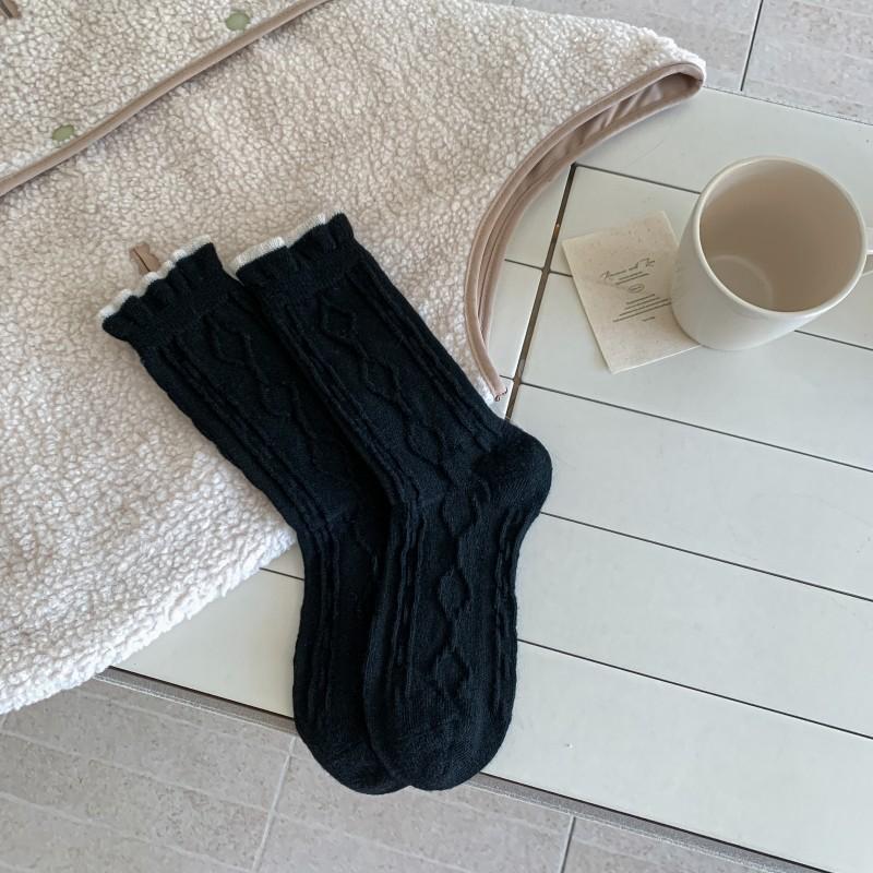 Women's Mid-calf Socks, Winter Fleece Warm Wool Socks, Black and White Women's Flower Bud Mouth Pile Texture Long Socks